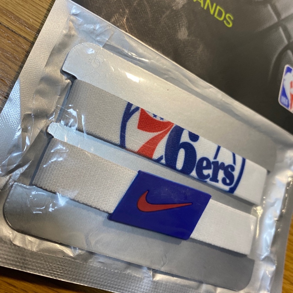 NIKE REVERSIBLE BALLER BANDS BASKETBALL WRISTBANDS NBA PHILADELPHIA 76ERS M/L